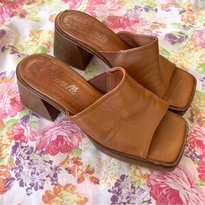 L'INTERVALLE Brown Block Heel leather Sandal